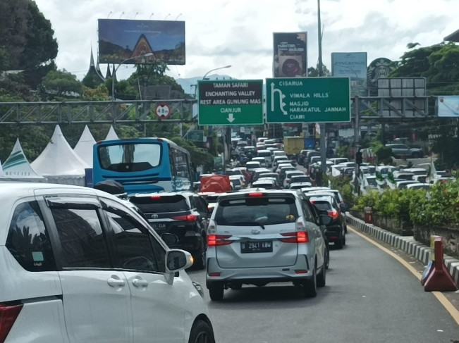 Rekayasa One Way Diberlakukan di Jalur Puncak, Arus Kendaraan Meningkat Sejak Pagi