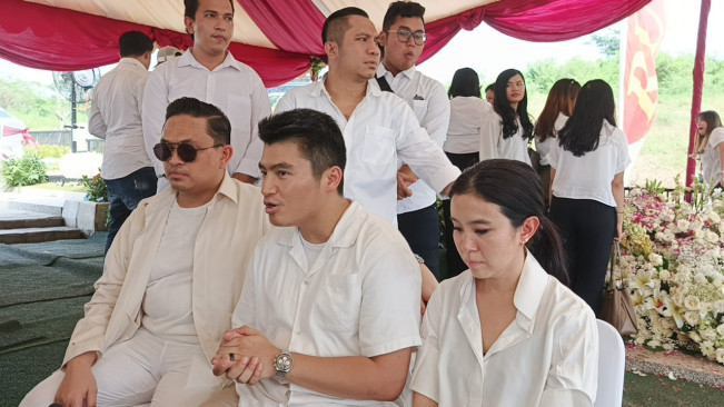 Penjelasan Keluarga Soal Pemakaman Hotma Sitompul di San Diego Hills Digelar Secara Militer