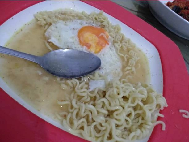 Benarkah Cokelat dan Mie Instan Berbahaya? Cek Faktanya