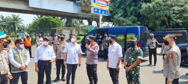 Jelang Nataru, Polda Banten Dirikan Gerai Vaksin dan Swab di Rest Area
