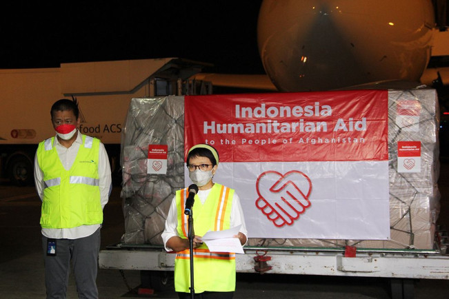 Gunakan Garuda Indonesia, Kemenlu RI Kirim Bantuan ke Afghanistan