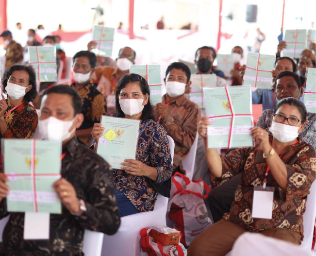 Menteri ATR/BPN Serahkan 600 Sertifikat Tanah di Sumut