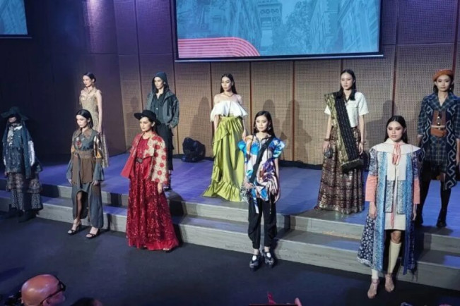 IFC Bawa Wastra Nusantara Melenggang di Front Row Paris