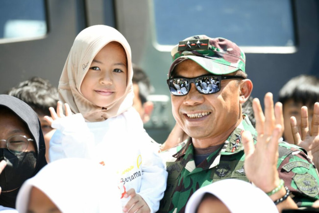 5.000 Anak Yatim Dapat Santunan dan Gembira Naik "Anoa"