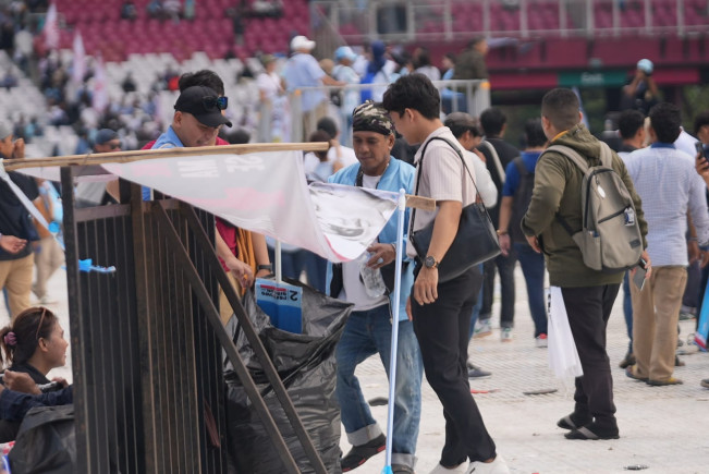 Kampanye Usai, Pendukung Prabowo-Gibran Bersih-bersih Sampah!