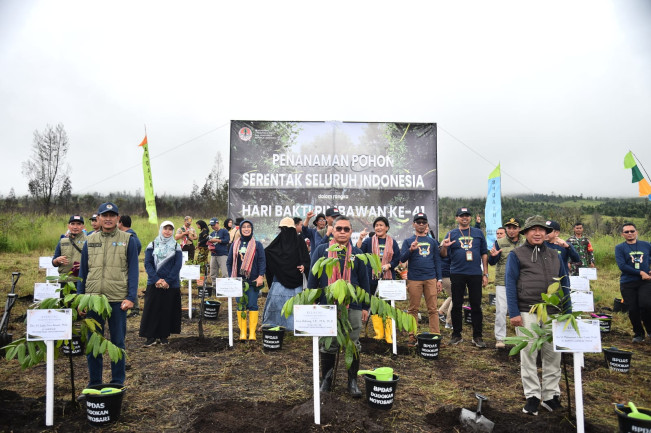 Bakti Rimbawan ke-41, KLHK Tanam Ribuan Bibit Pohon Serentak