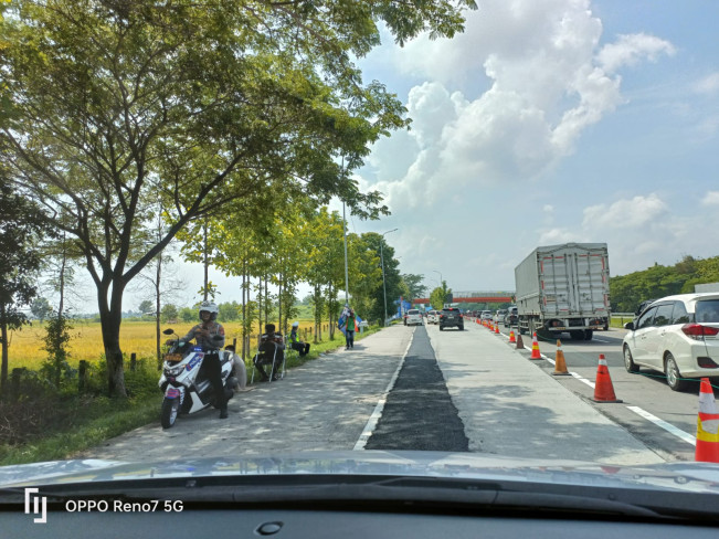 Pemudik Merayap di Tol Cipali