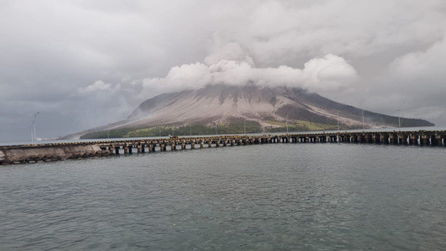 Waspadai Erupsi Gunung Ruang karena Punya Catatan Tsunami