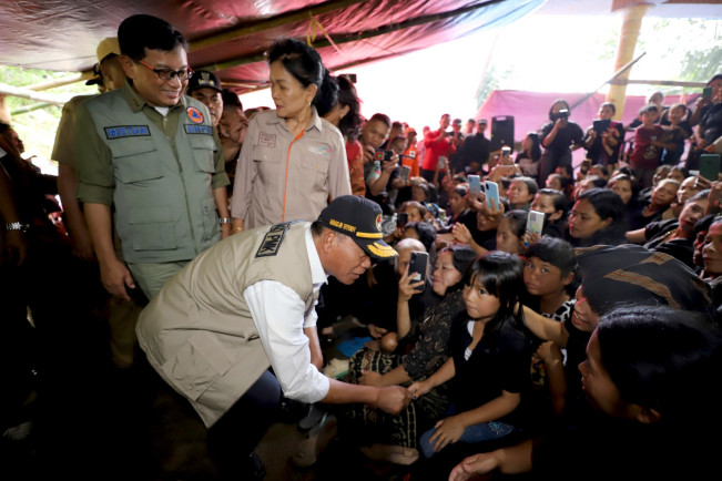 Menko PMK Kunjungi Keluarga Terdampak Longsor Tana Toraja dan Beri 4 Arahan