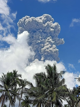 Gunung Ibu Kembali Erupsi, Tinggi Kolom Abu Capai 7 Km