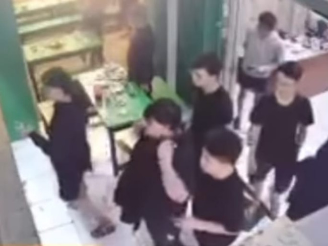 Waduh, Anak Punk di Bekasi Serang Pengunjung Warkop Cuma Gegara Ini