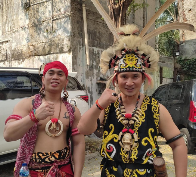 Haru! Suku Dayak Beri Pesan Mendalam Kepada Bakal Calon Kepala Daerah dari PSI