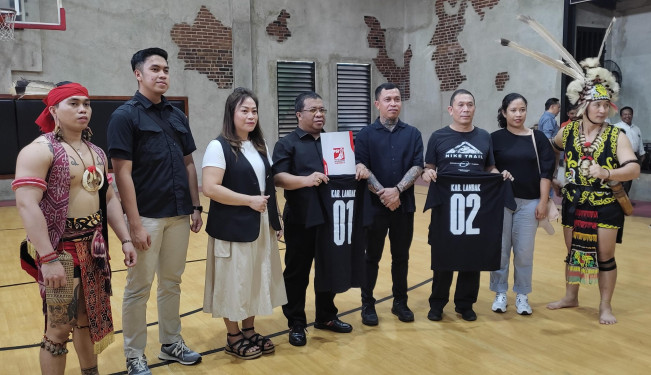 Haru! Suku Dayak Beri Pesan Mendalam Kepada Bakal Calon Kepala Daerah dari PSI