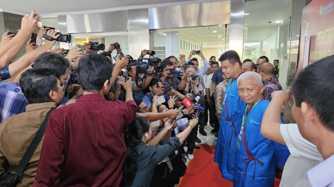 Bobby Nasution Santai Jalani Tes Kesehatan di RSUP Adam Malik