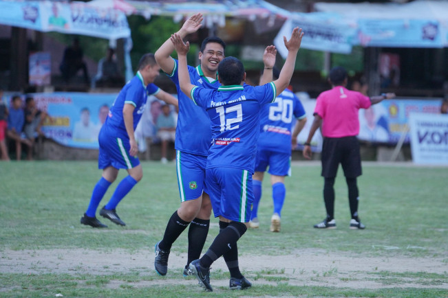 Turnamen Sepak Bola Korpri Se-Sumut, Bobby Nasution Disambut Warga Samosir