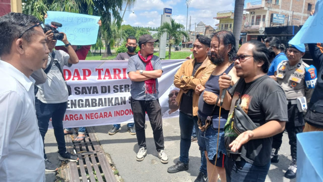Datangi Polda Sumut dengan Tangan dan Kaki Dirantai, Ngadap Tarigan: Saya Minta Keadilan