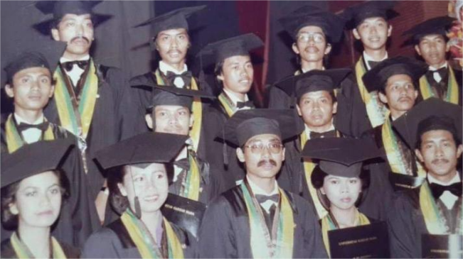 Komentar Teman dan Kakak Angkatan Kuliah Soal Ijazah Palsu Jokowi