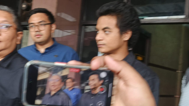 Vadel Badjideh dipindahkan ke Kejaksaan Negeri Jakarta Selatan (3/6) [Selvianus Kopong Basar]
