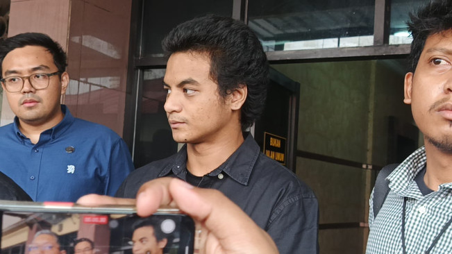 Vadel Badjideh dipindahkan ke Kejaksaan Negeri Jakarta Selatan (3/6) [Selvianus Kopong Basar]
