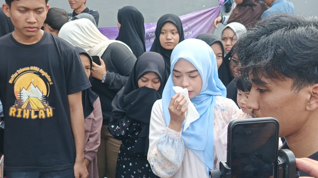 Momen penuh haru Youtuber Ria Ricis (6/6) [Foto:Selvianus Kopong Basar]