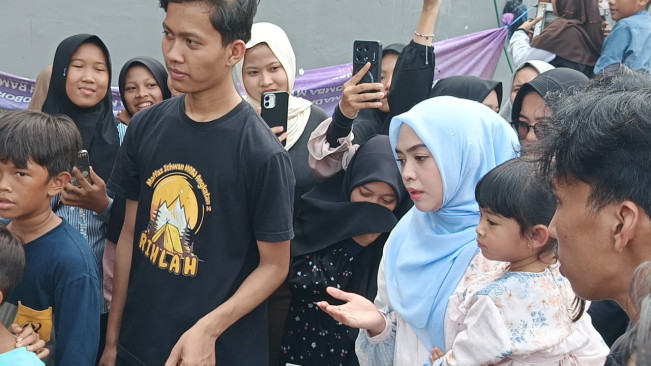 Momen penuh haru Youtuber Ria Ricis (6/6) [Foto:Selvianus Kopong Basar]