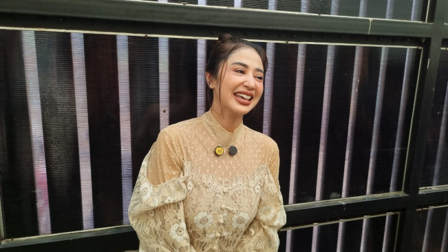 Dewi Perssik sambut Idul Adha 1446 H (6/6) [ Selvianus Kopong Basar]