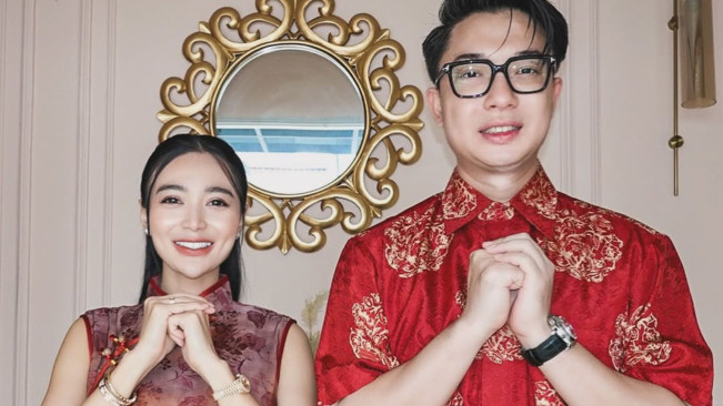 Kenakan Cheongsam, Wika Salim Rayakan Imlek Bareng Max Adam