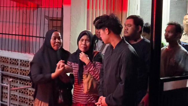 Air Mata dan Pelukan Haru: Willie Salim Menemani Keluarga Affan Kurniawan di Tengah Tragedi Ojol