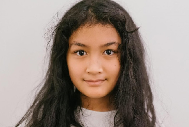 Pose Imut Winona Obaidia Adik Omara Esteghlal, Cakepnya Nggak Ada Obat!