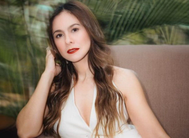 Pesona Wanita 43 Tahun Wulan Guritno, Netizen: Forever Young Ini Mah