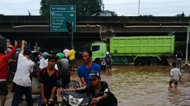 BMKG Ungkap Alasan Hujan Deras Masih Terjadi di Jabodetabek Meski Sudah Masuk Musim Kemarau