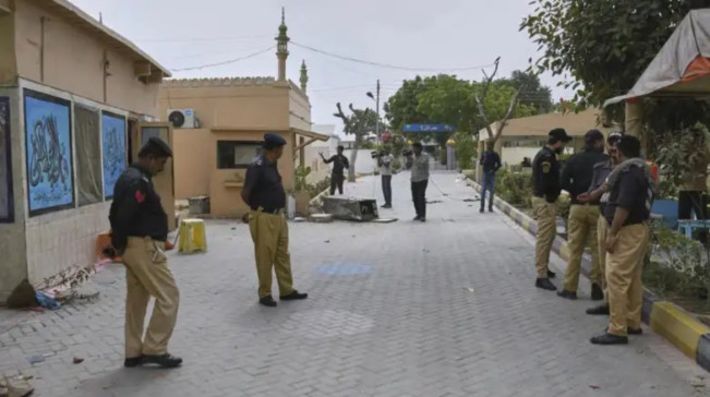 Petugas berjaga. [X/@Geopoliticalid]