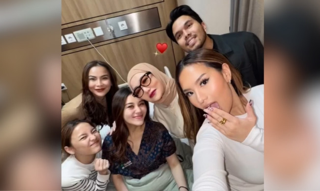 Zahwa Massaid turut mendampingi Aaliyah Massaid jelang persalinan. [Instagram @zahwamassaid]