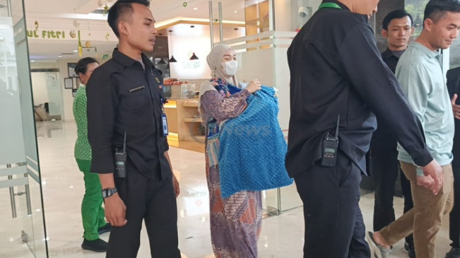 Diizinkan Pulang, Zaskia Gotik Bersyukur Anak Ketiga Dalam Kondisi Sehat