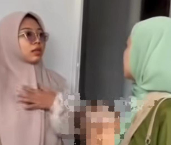 Viral! Istri Labrak Selingkuhan Suaminya Yang Diduga Anak Kiayi