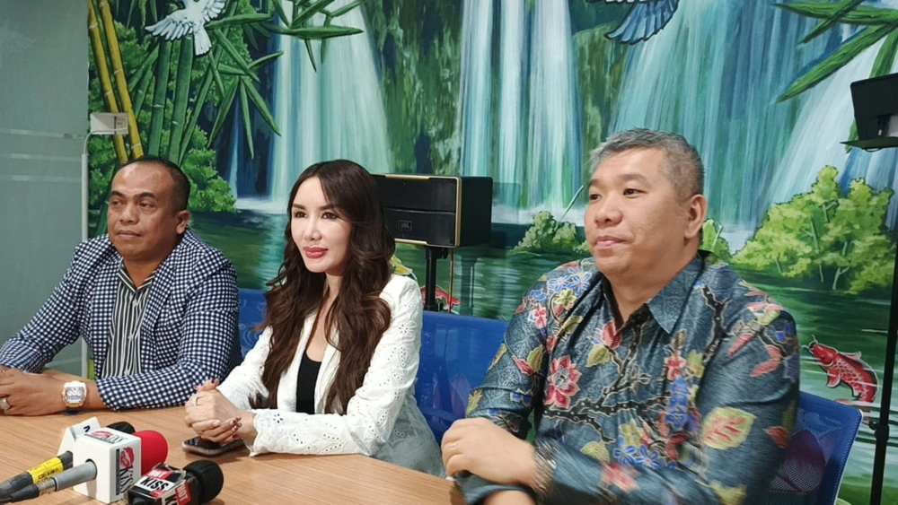 Dituding Gatal oleh Dearly Joshua, Ade Tya Malah Ngaku Ditelepon Ari Lasso Jam 2 Pagi