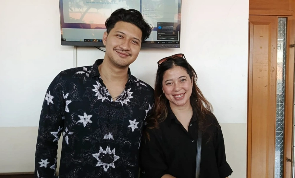 Aditya Zoni dan Kamelia mengungkapkan kesulitan menjenguk Ammar Zoni di Nusakambangan. [FTNews/Raka]