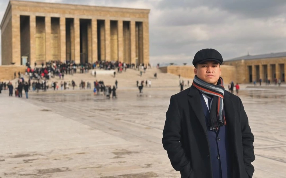 Agung Surahman adalah putra Bengkulu yang dipilih langsung oleh Presiden Prabowo untuk menjadi asprinya. [Instagram]