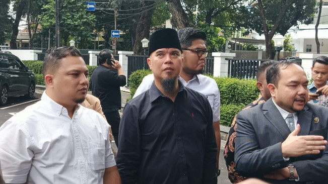 Ahmad Dhani dan Mulan Jameela datangi KPAI (9/7) [Selvianus Kopong Basar]