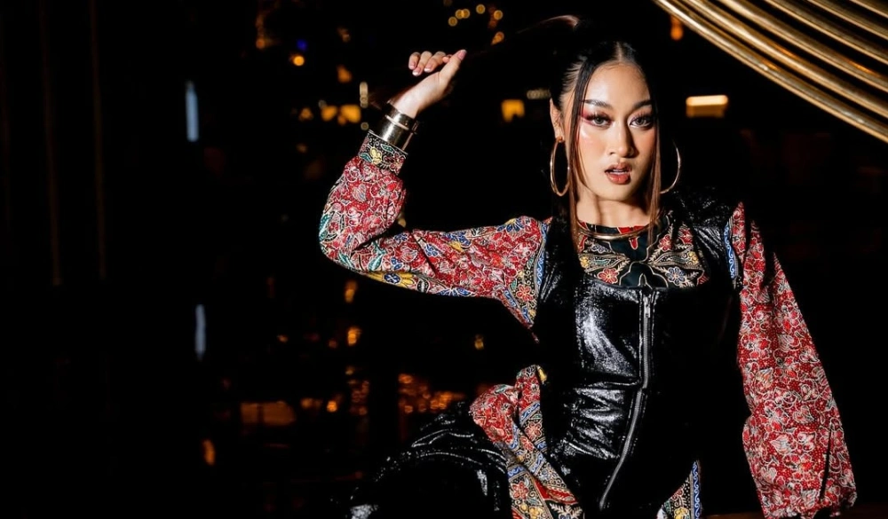 Aisha Retno, Penyanyi Berdarah Indonesia Sebut Batik Asal Malaysia, Auto Dirujak Netizen