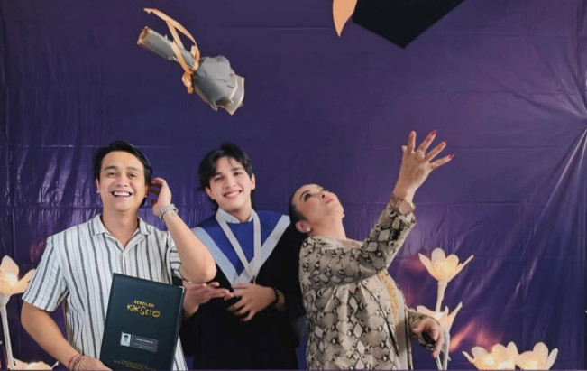 Jennifer Ipel bersama anak dan Ajun Perwira. (Instagram/@ajunperwira)
