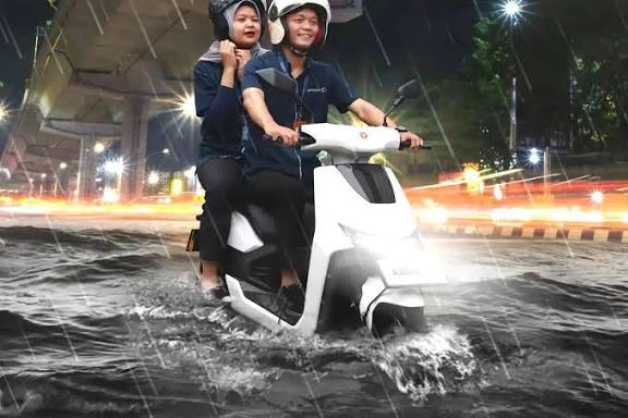 Motor Listrik Kena Banjir? Ini Batas Aman dan Risikonya
