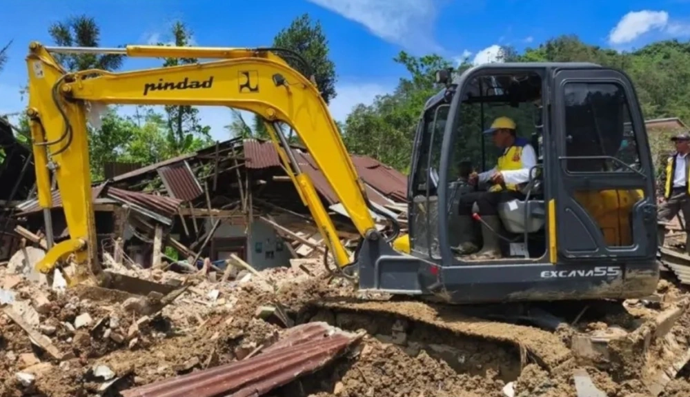 Alat berat dikerahkan untuk membantu pencarian korban longsor Banjarnegara, Jawa Tengah. [Dok. Humas SAR Jateng]