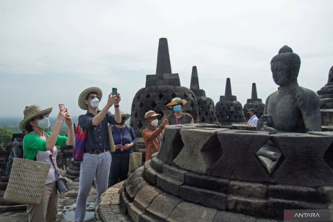 Pengunjung Pertama Borobudur Dapat Kejutan dari Manajemen