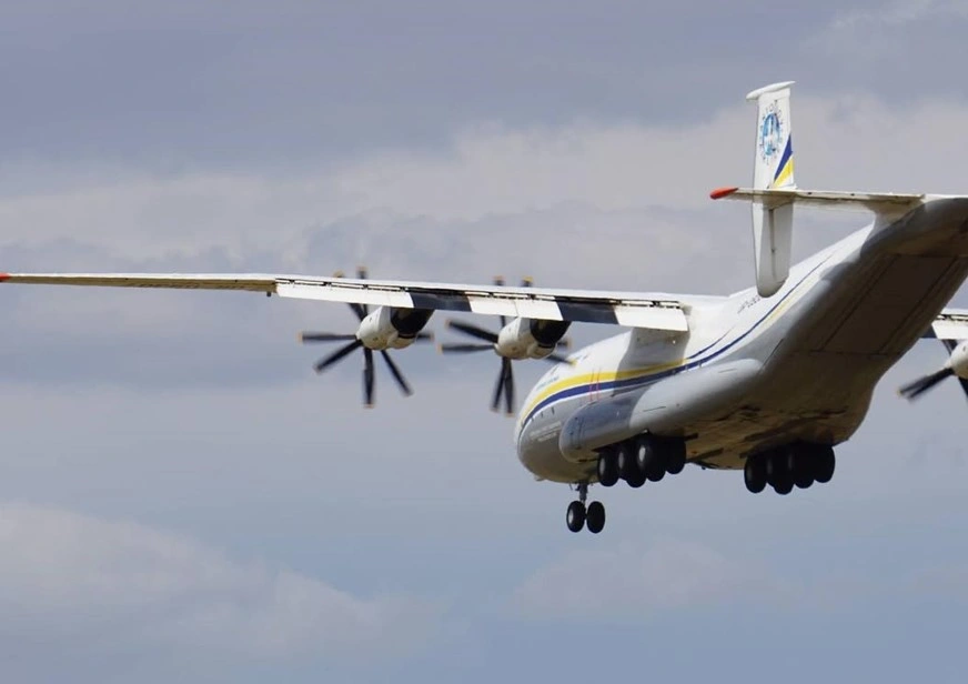 Antonov An-22 hancur di udara [Instagram]