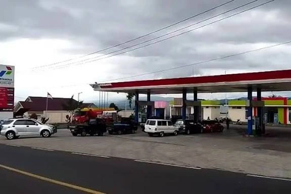 Antrian Panjang Di Spbu Rejang Lebong