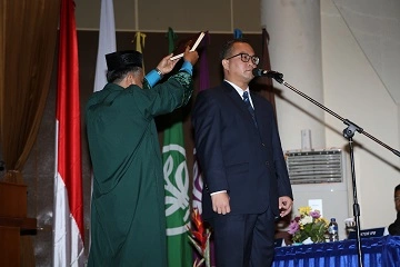 Arif Satria saat dilantik sebagai Rektor IPB pada 15 Desember 2017. [Dok. IPB]