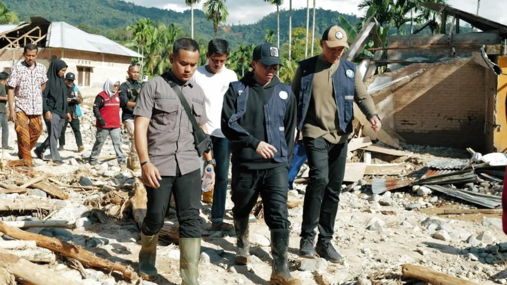 Momen Atta Halilintar memantau kondisi warga terdampak longsor dan banjir secara langsung. [Instagram]