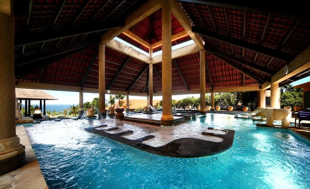 5 Hotel Mewah di Bali dengan Infinity Pool dan Ocean View, Harga Mulai Rp4 Jutaan