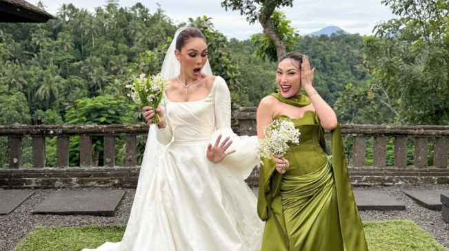 Momen Kocak Ayu Dewi Berikan Speech di Nikahan Luna Maya dan Maxime Bouttier